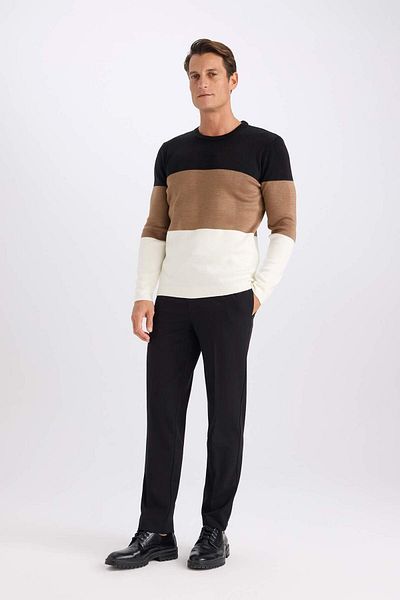 DeFacto Standard Fit Regular Cut Gestreifter Strickpullover mit Rundhalsausschnitt A9885ax24wn