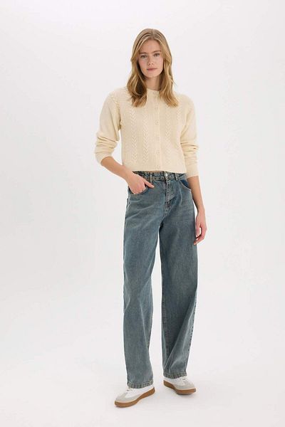 DeFacto Valentinstag Basic Plain Strickjacke mit Rundhalsausschnitt E6322AX25SP