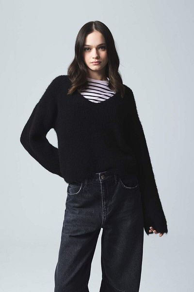 DeFacto Regular Fit V-Neck Basic Plain Seamless Knitwear Sweater E9170Ax25Sp