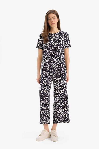 DeFacto Regular Fit 2'Li Suit Bürümcük Fabric Patterned Short Sleeve Top Flexible Waisted Capri Bottom F1478Ax25Sp