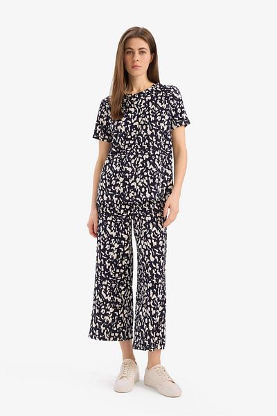 DeFacto Regular Fit 2'Li Suit Bürümcük Fabric Patterned Short Sleeve Top Flexible Waisted Capri Bottom F1478Ax25Sp