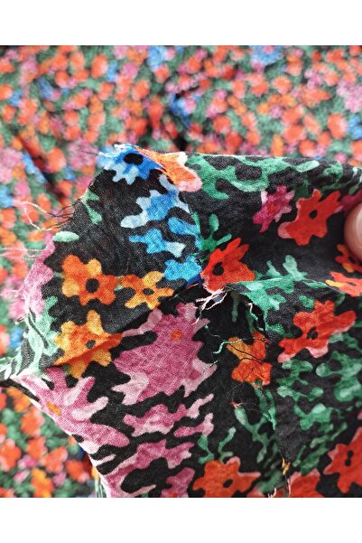 Kumaş Parça Чорний з синьо-червоним квітковим візерунком гофрований тканий ма...