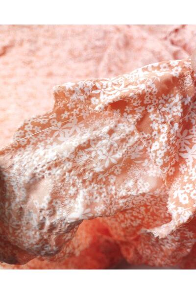 Kumaş Parça نسيج قطني متموج بزهور بيضاء على برتقالي (العرض 140 سم × الطول 250...