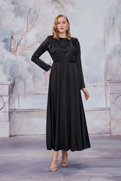 Birgül Bektaş Μαύρο φόρεμα με σατέν επένδυση