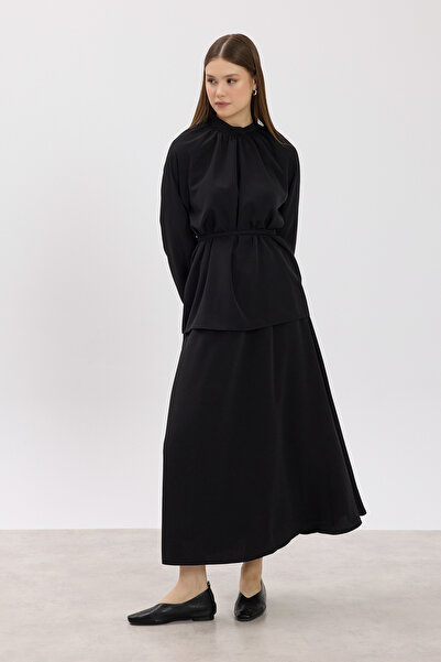 Birgül Bektaş Siyah Büzgü Yaka Detaylı Bluz