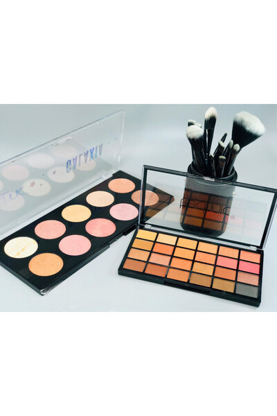 TECHNIC Το σετ Machiaj Cadou Technic Heat Is On, 4 προϊόντων