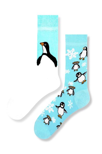 CARNAVAL SOCKS ДЕСНИ И ЛЯВИ ЧОРАПИ С ШАБЛОНИ НА ПИНГВИНИ В ТЮРКОАЗЕН ЦВЯТ