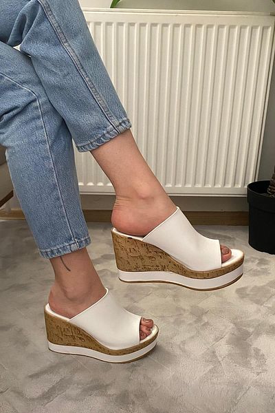 Preshley Papuci pentru femei Morgan White Skin, 10 cm, căptușiți cu talpă din plută, înveliți cu dungi K-500
