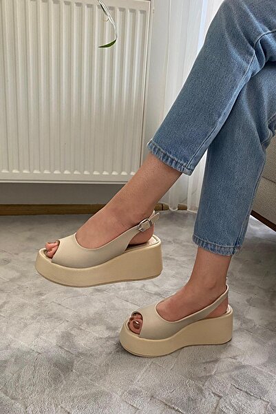Preshley Kadın Lola Bej Cilt Önü ve Arkası Acık Kalın Taban Sandalet