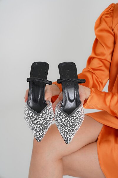 Beyond Жіночі чорні туфлі Ізабелла з бісеру з перев'язкою на рідкому носку вечірнє плаття 8,5 см