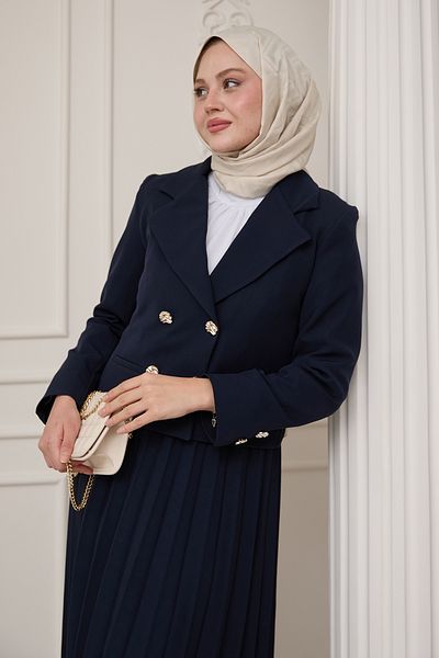 InStyle Costum din două piese cu fustă plisată și jachetă bleumarin