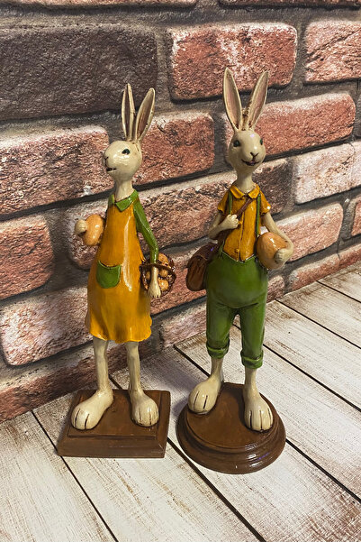 Tasarloxi Sepette Yumurta Taşıyan Kadın ve Erkek Tavşan Çift