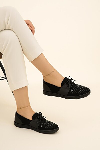 Dr. Happy حذاء كاجوال برباط ومفصل بالحجر الأسود للنساء