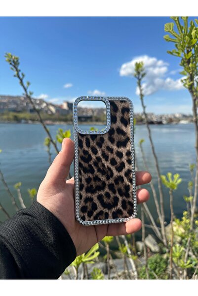 zore iPhone 15 ProMax Uyumlu Leopar Baskılı Deri Kenarları Taşlı Kılıf