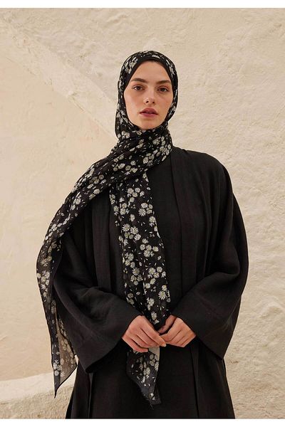 Fresh Black Daisy Patterned Ram Shawl