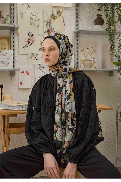 Fresh Black Arya Pattern Shawl