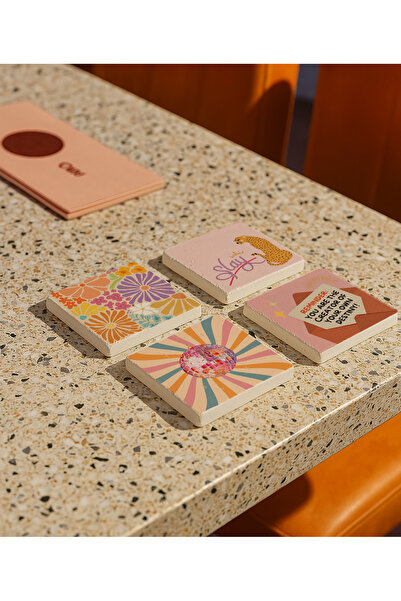 arslart طقم قواعد حجرية طبيعية بنمط المناظر الطبيعية الرعوية الملونة مكون من 4 قطع