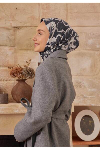 Fresh وشاح حريري قطني منقوش باللون الأزرق الداكن