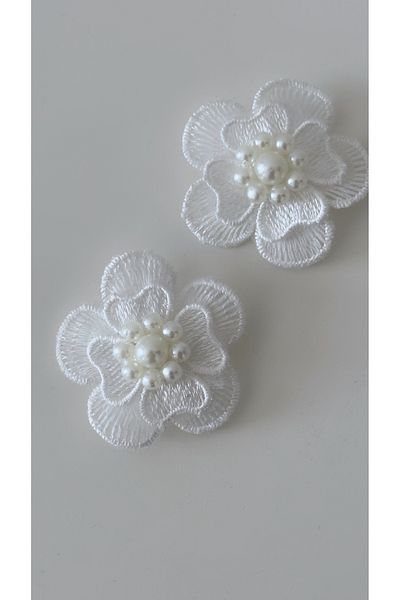 Âlâ Atelier 1 Pair of Pearl Scallop Flower Applique Shoe Buckle