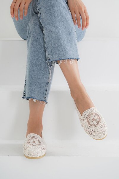 Beyond Tricotaj de damă din paie cu broderie florală albă Balerini de zi cu zi BYNDTRB02
