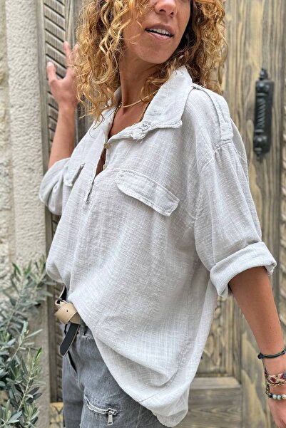 Güneşkızı Italian Beige Buttoned Collar Safari Linen Loose Woven Blouse with Double Flap Pockets and Epaulettes 70 63