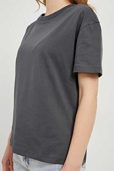 Arma Life Women's Basic Shoulder Stitching Detail Short Sleeve Smoked T-Shirt