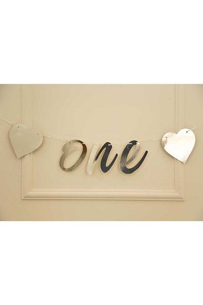 Organizasyon Pazarı ONE Written Metallized Silver Color Banner Στολίδι τοίχου με κορδόνι για πάρτι 1 έτους