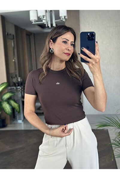 Forlady4 Γυναικείο Crop T-Shirt με λεπτομέρεια σε καφέ ανάγλυφο λογότυπο