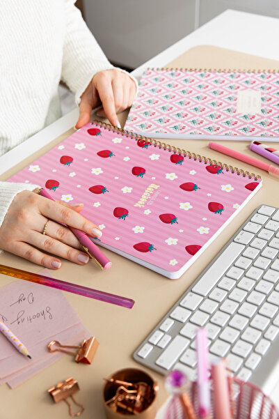 PAPERORA A4 Spiralli Karton Kapak 2’li Set Düz Çizgisiz Okul Defteri 80 Yaprak, Ders Programlı Çilek