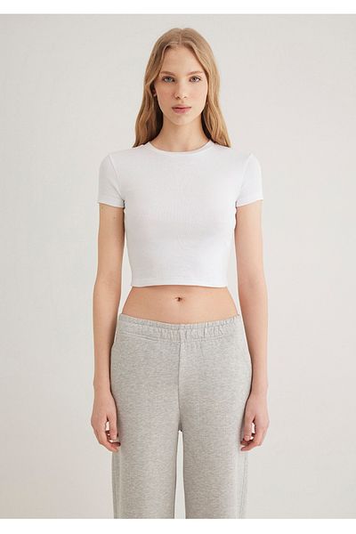 Mavi tricou de bază alb crop pentru femei