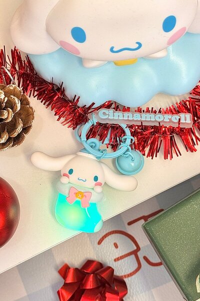 Miniso Sanrio Lisanslı Kış Serisi Işıklı Anahtarlık - Cinnamoroll