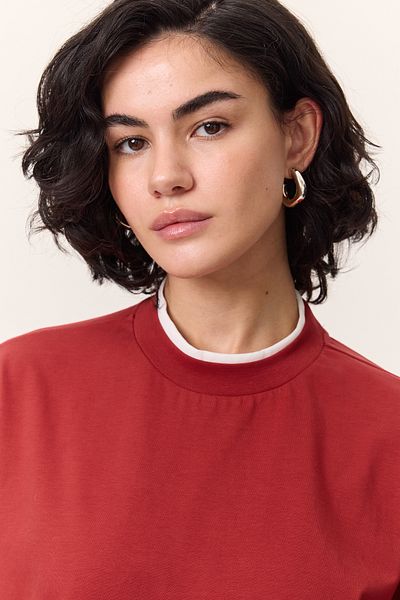 Manuka KONTRASTFARBENES LANGARM-T-Shirt ROT