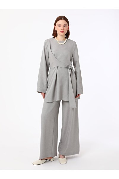 Refka Γκρι κοστούμι με λεπτομέρεια με λινό χαρακτηριστικό και λεπτομέρεια δεσίματος - Refka