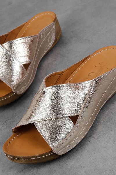 Lal Shoes & Bags Чехли Darlen от естествена кожа с кръстосани презрамки - Златни