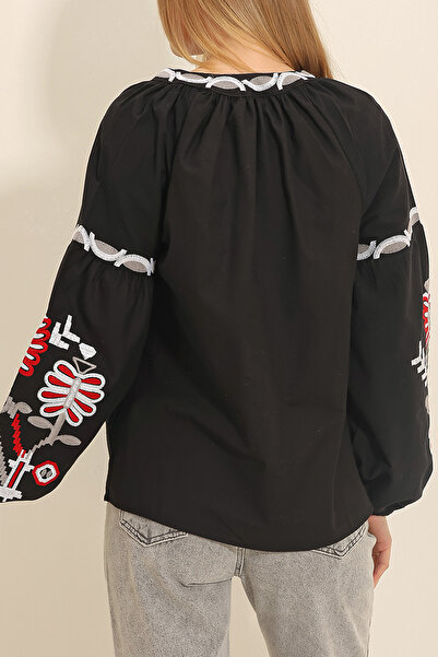 VAGGON Women's Black Judge Collar Embroidered Woven Blouse Vgn-X11295