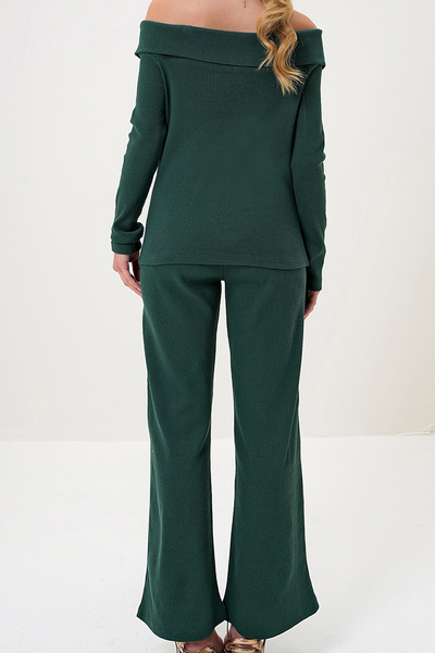 VAGGON Дамски комплект от блуза и панталон с яка „Мадона“ в орехово зелено, Prmx13060