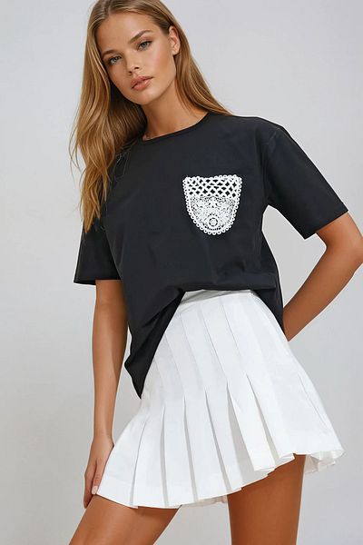VAGGON Tricou negru cu buzunar din guipură pentru femei Prmx11975