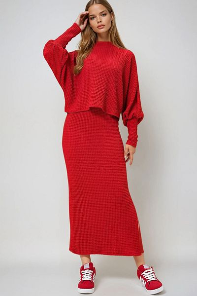 VAGGON Women Red Stand Collar Princess Sleeve Wide Cut Seersucker Fabric Blouse and Slit Skirt Suit Prmx13261