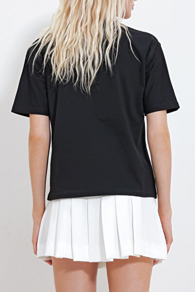 VAGGON Women's Black Crew Neck Guipure Pocket T-Shirt Prmx11975