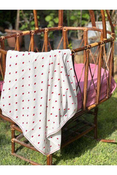 BETSY STUDIO Double Layer Heart Patterned Combed Cotton Baby Blanket