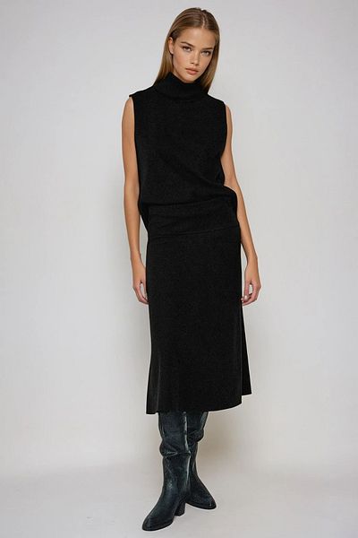 VAGGON طقم تنورة وبلوزة بدون أكمام محبوكة بياقة مدورة سوداء للنساء من Thessaloniki PRMX13336