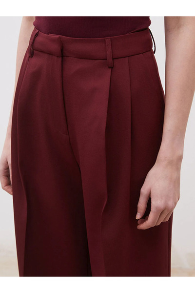 LC Waikiki Soulife Bordo Loose Fit Krep Kadın Pileli Pantolon