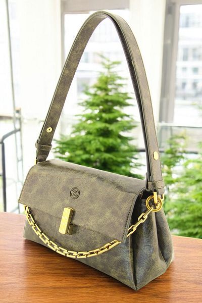 QUB CLUB Women's Classic Soft Medium Shoulder Bag