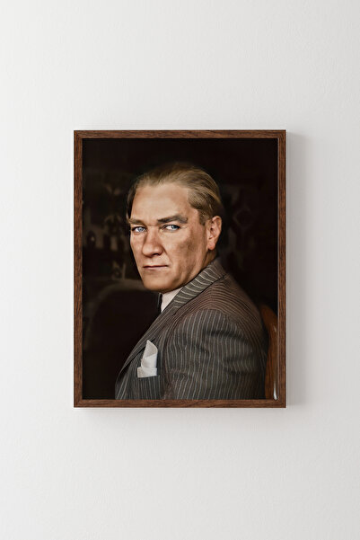 epiqart Ataturk Portrait - Wooden Patterned Frame