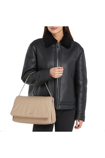 Calvin Klein Ezüst Mink bolyhos válltáska