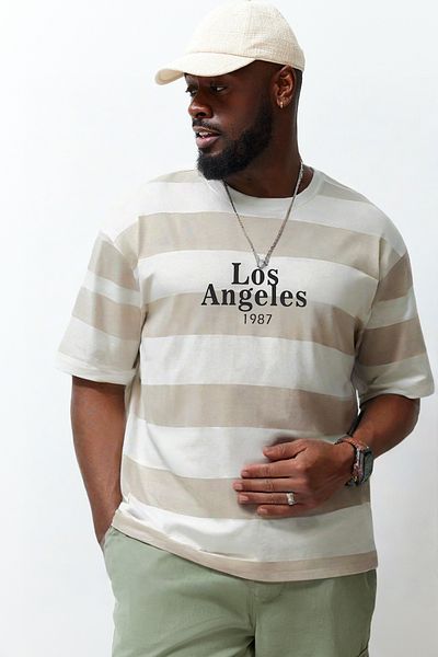 Trendyol Collection Graues, übergroßes, gestreiftes City-Print-T-Shirt aus 100 % Baumwolle in Übergröße