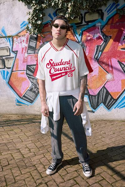 Trendyol Collection Ecru College - Βαμβακερό μπλουζάκι με φαρδιά κοπή TMNSS25TS00096