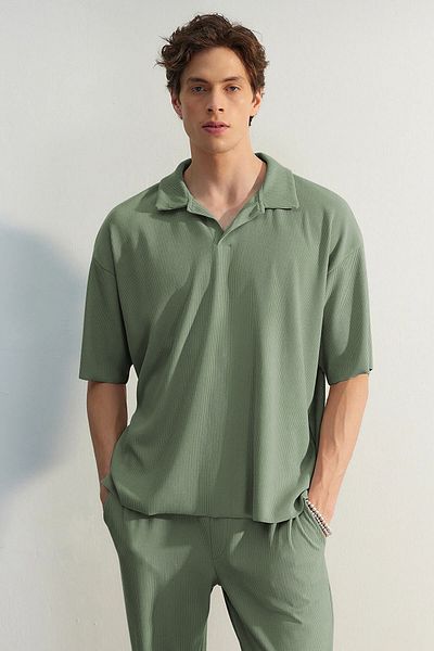 Trendyol Collection Limitierte Auflage - Mintfarbenes, weit geschnittenes, strukturiertes und knitterfreies Ottoman-Polo-T-Shirt TMNSS23PO00020