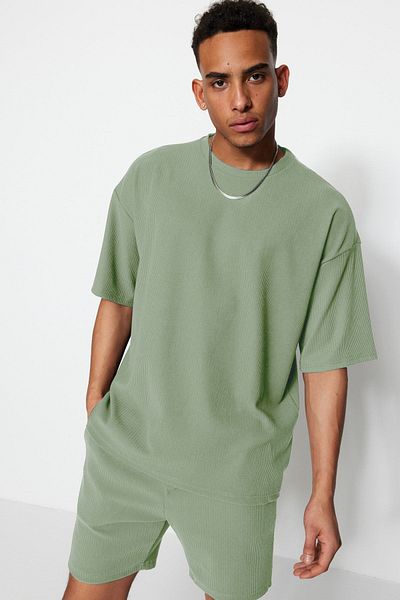 Trendyol Collection Übergroßes, mintfarbenes, strukturiertes Premium-T-Shirt mit Rundhalsausschnitt – TMNSS23TS00081