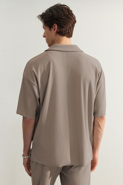 Trendyol Collection Limitovaná edice Mink Oversize/Wide Texture Osmanské polo límcové tričko proti vráskám TMNSS23PO00020